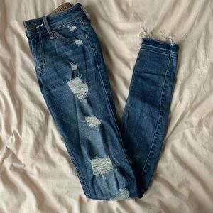 hollister ripped skinny jeans